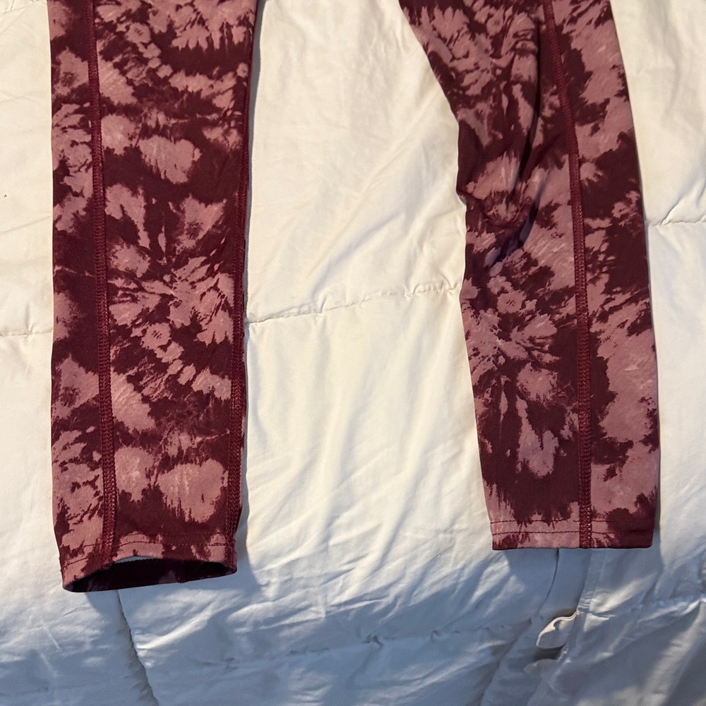 Stylish Burgundy Patterned Leggings - Picture 5 of 5